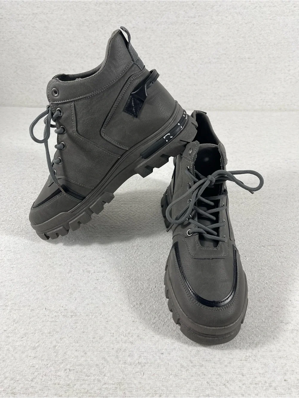 SAKTEOABRD Men’s Outdoor/Sports Thick Sole Lace Up High Top Boots. SKU#0368